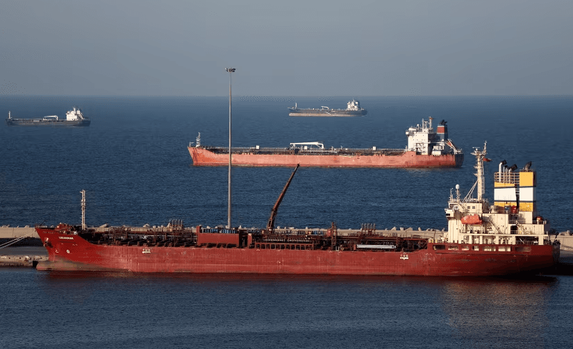 হরমুজ প্রণালীতে মাইন বসাচ্ছে ইরান, জাহাজ চলাচলে ক্ষেপণাস্ত্র হামলার হুঁশিয়ারি