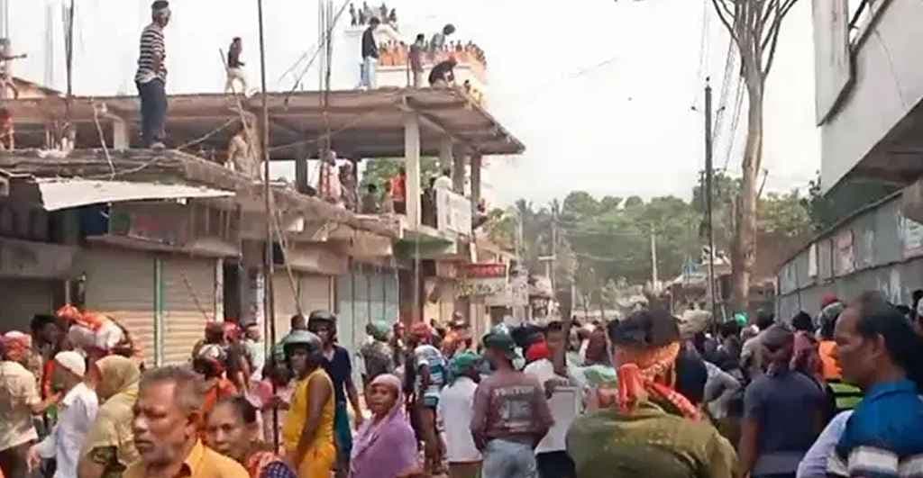 খেলার মাইকিং ঘিরে ৪ গ্রামবাসীর মধ্যে রক্তক্ষয়ী সংঘর্ষ, আহত শতাধিক