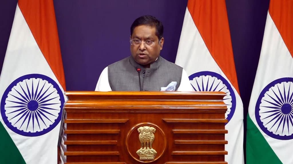 শেখ হাসিনাকে ফেরত পাঠানোর অনুরোধ পর্যালোচনা করে দেখা হচ্ছে: ভারত