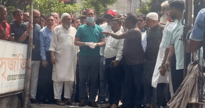 বর্ষায় জলাবদ্ধতা কমাতে চসিকের খাল-নালা পরিষ্কার কার্যক্রম শুরু