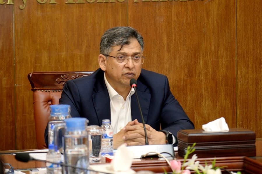 সেনাবাহিনীর সদস্যদের ব্যারাকে ফেরানোর বিষয়ে যে বার্তা দিলেন স্বরাষ্ট্রমন্ত্রী