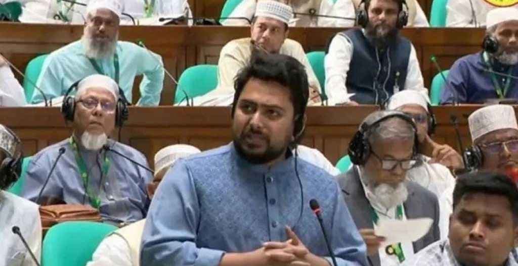 রাষ্ট্রপতিকে অপসারণ করে গ্রেপ্তার করা প্রয়োজন: নাহিদ ইসলাম