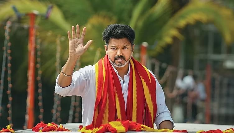 ভোটের মাঠে কি চমক দিতে চলেছেন বিজয়?