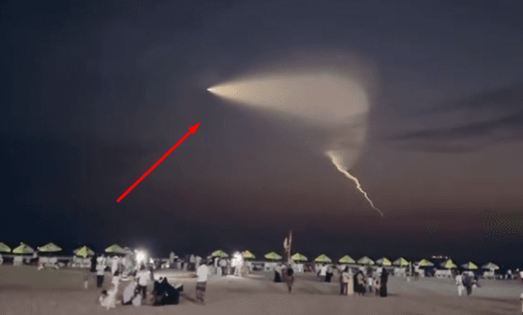 দেশের আকাশে রহস্যময় আলোর ঝলকানি
