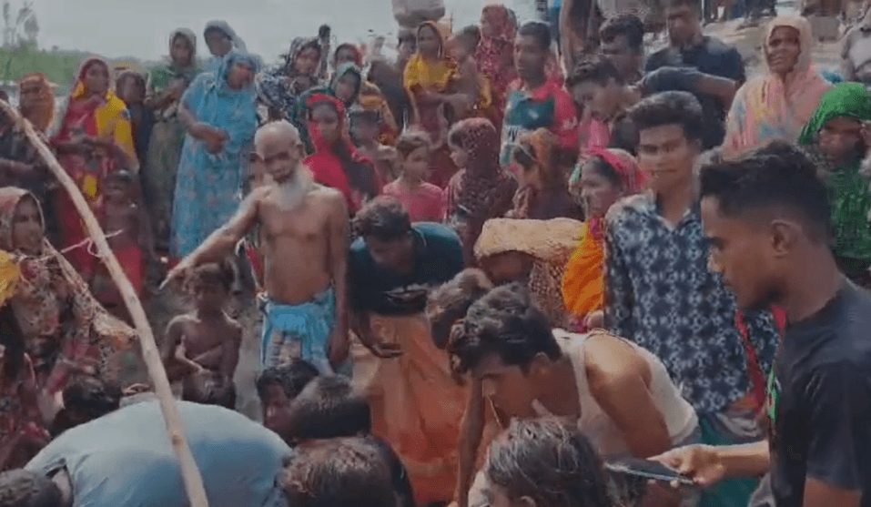 সুন্দরবনে বনবিভাগের গুলিতে কাঁকড়া আহরোনকারী জেলে নিহত,বিক্ষুব্ধ জনতার হামলায় ৫ বনকর্মচারী আহত।