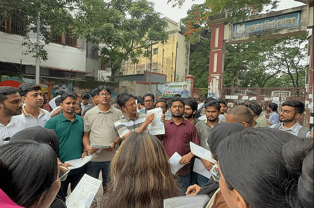 জুলাই জাতীয় সনদ বাস্তবায়নের অঙ্গীকার তুলে ধরে জবিতে ছাত্রদলের গণসংযোগ
