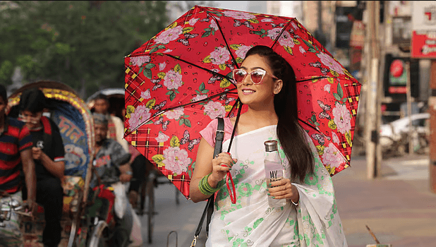 গরমে বাইরে কাজ করলে কী পরবেন, কী খাবেন
