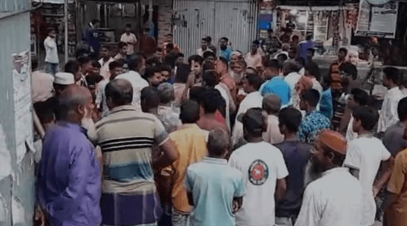 পাটগ্রামে মৃত গরুর মাংস বিক্রির প্রতিবাদে মানববন্ধনে হামলা, আহত কয়েকজন