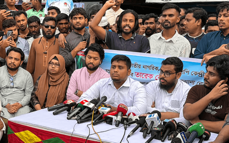 আওয়ামী লীগ সরকারের মতো পুলিশকে দলদাসে পরিণত করছে বিএনপি: হাসনাত আবদুল্লাহ