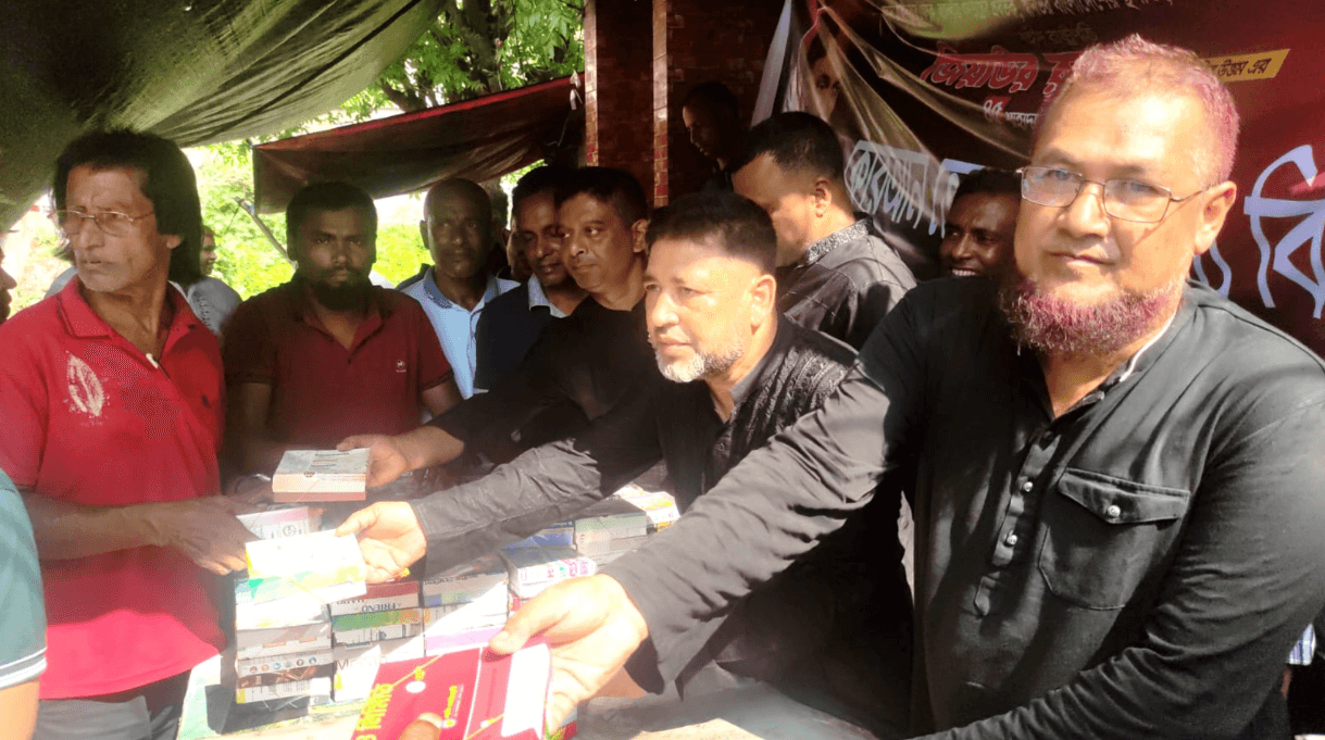 শহীদ রাষ্ট্রপতি জিয়াউর রহমানের শাহাদাৎ বার্ষিকী উপলক্ষে সাতক্ষীরায় কোরআন তেলাওয়াত, দোয়া মাহফিল ও খাদ্য বিতরণ অনুষ্ঠিত