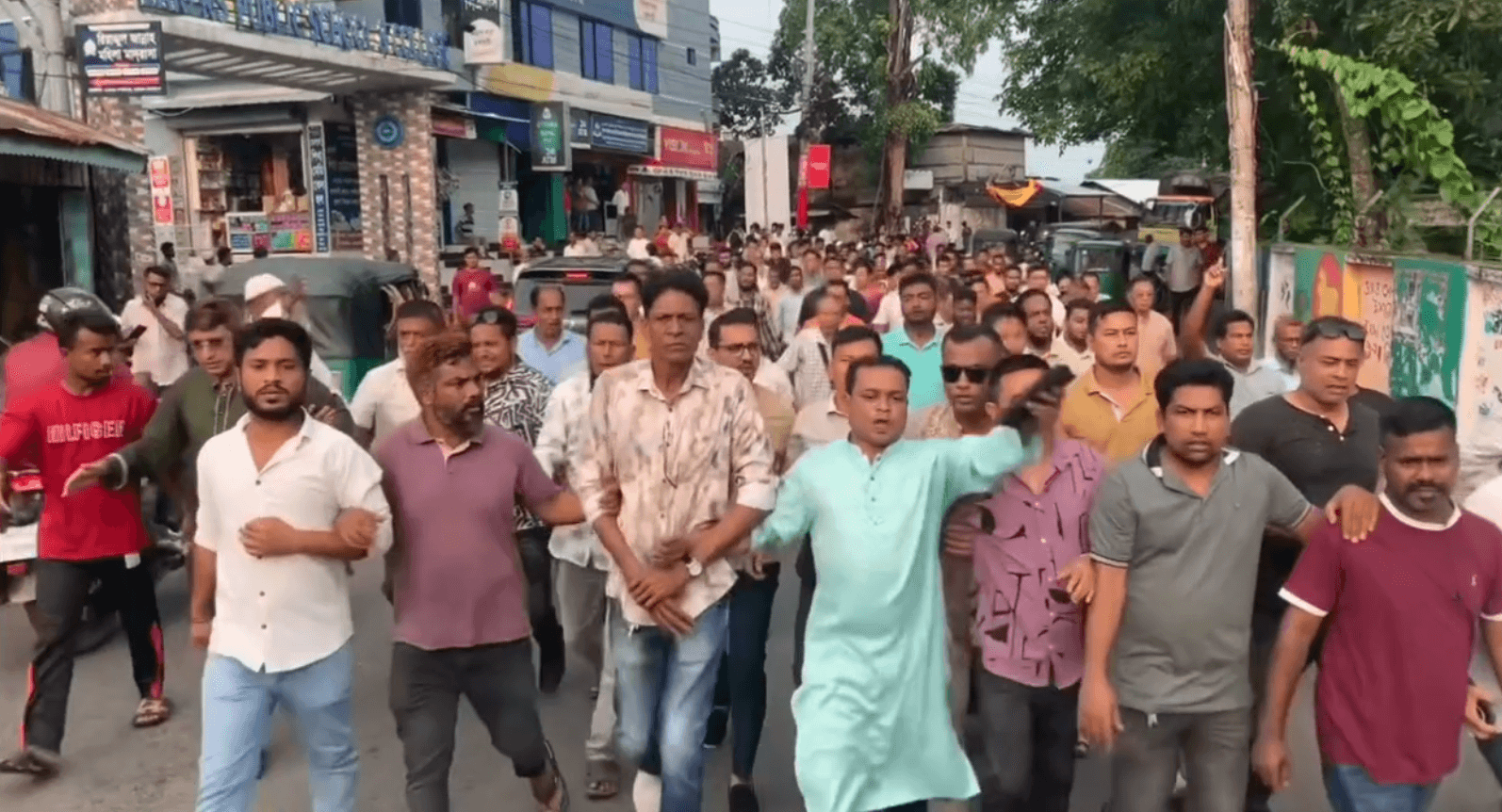 মন্ত্রী দীপেন দেওয়ানের পদত্যাগের প্রতিবাদে সড়ক অবরোধ, নেতাকর্মীদের বিক্ষোভ