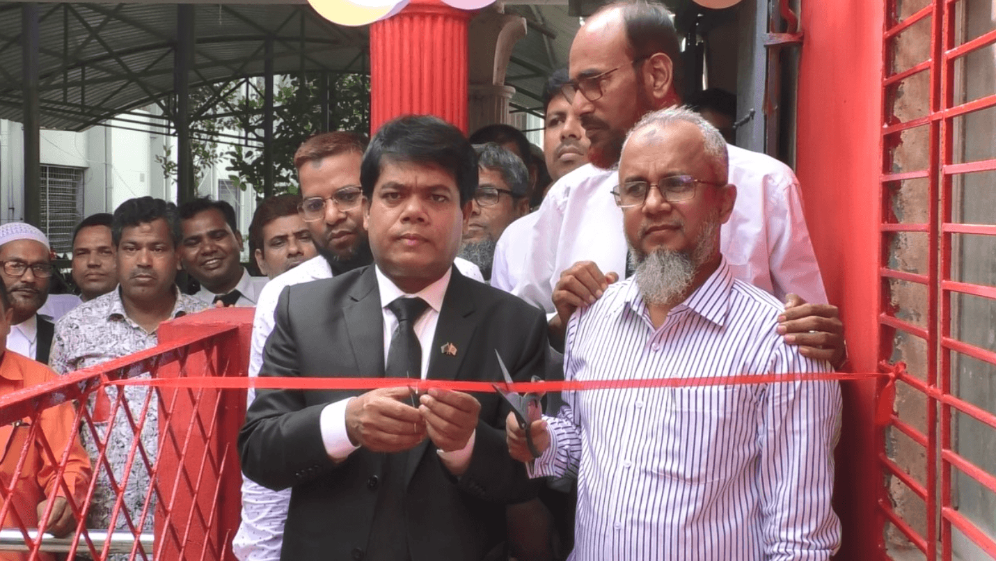 সিরাজগঞ্জ জেলা আইনজীবী সমিতিতে প্রধান ডাকঘরের কাউন্টার শাখা উদ্বোধন