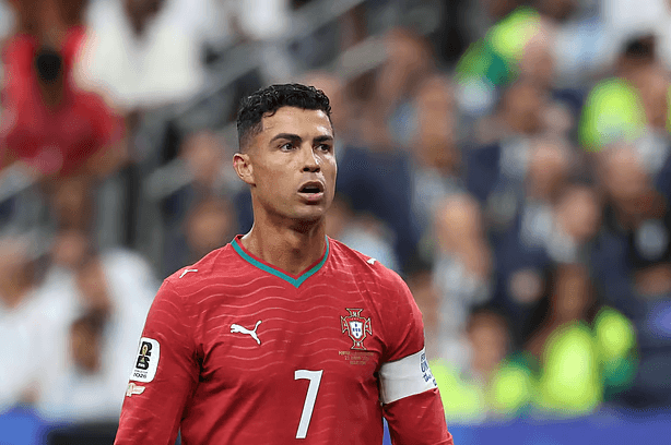 রোনালদোর জোড়া গোলের পরও ‘ফিরে আসার’ ঘোষণায় একমত নন ইব্রাহিমোভিচ