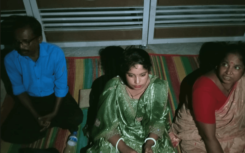 অনশন ভঙ্গ করলেন মলি মল্লিক, প্রশাসনের আশ্বাসে সাময়িক সমাধান