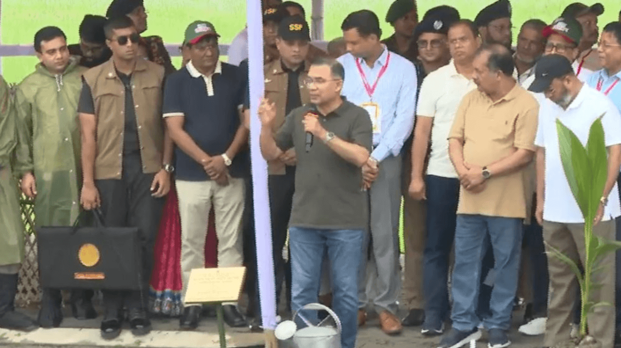গৌরনদীতে খালপাড়ে সবুজায়ন কর্মসূচির উদ্বোধন করছেন প্রধানমন্ত্রী তারেক রহমান
