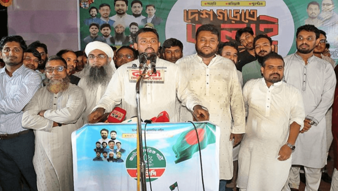 ‘হাজারবার জুলাই ব্যবসায়ী হব, তবু টেন্ডারবাজ নয়’: নাসীরুদ্দীন পাটওয়ারী