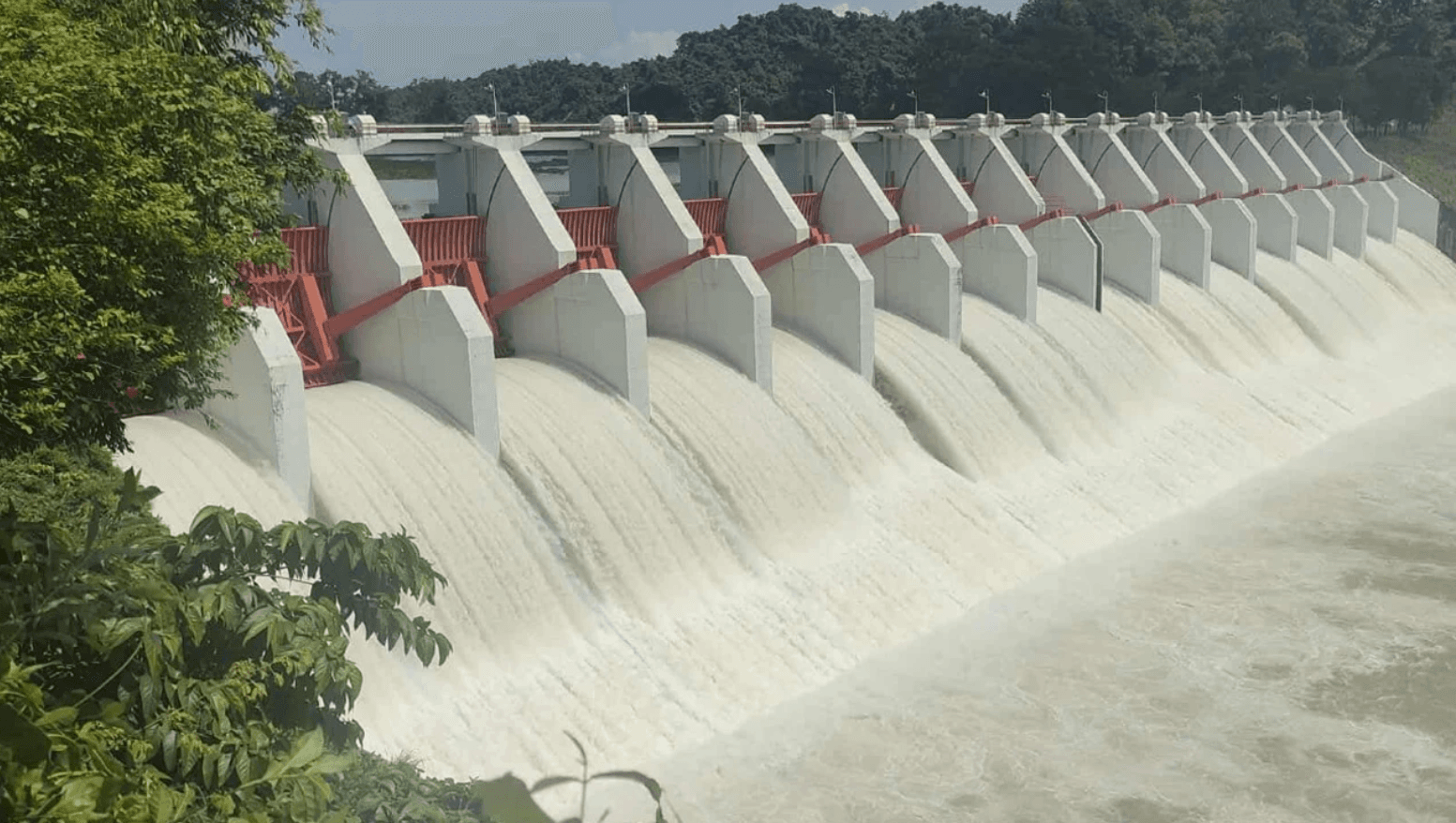 কাপ্তাই লেকের পানি বেড়েছে, শনিবার স্পিলওয়ের ১৬ গেট আংশিক খোলার প্রস্তুতি