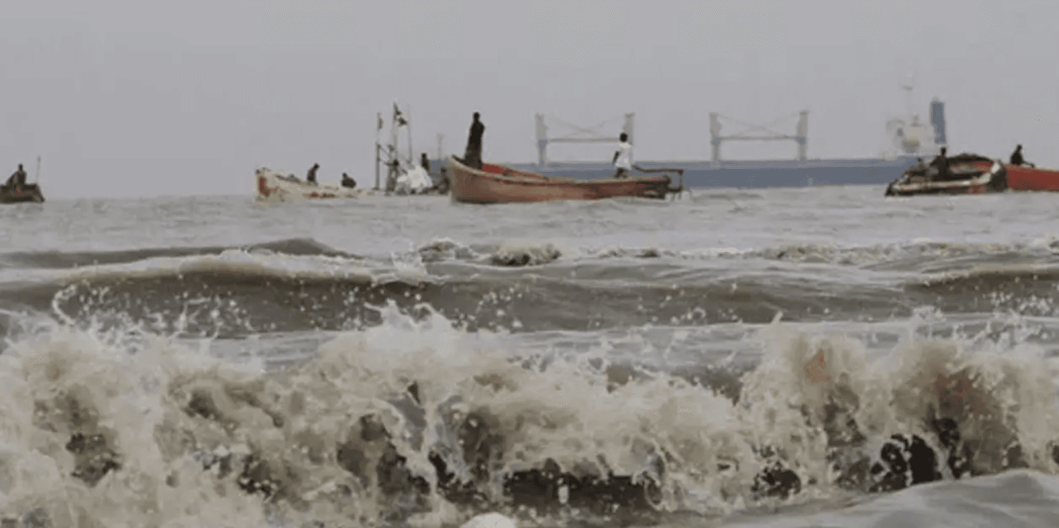 ঝড়ের শঙ্কা কেটে যাওয়ায় চার সমুদ্রবন্দরের ৩ নম্বর সতর্ক সংকেত প্রত্যাহার