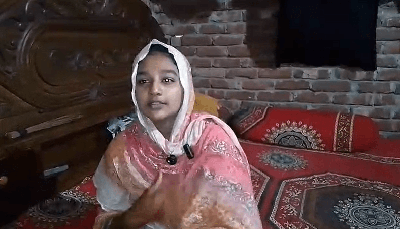 খালিশপুরে স্বেচ্ছাসেবক দল নেতার বাড়িতে অপ্রাপ্তবয়স্ক কিশোরীকে আটকে রাখার অভিযোগ, ঘটনাস্থলে গণমাধ্যম