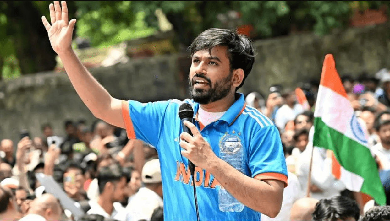 নিট প্রশ্নফাঁস ইস্যুতে আন্দোলন স্থগিত, ভবিষ্যৎ নিয়ে জল্পনায় ককরোচ জনতা পার্টি