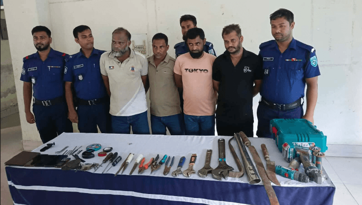 হাতীবান্ধায় ডাকাতির প্রস্তুতিকালে আন্তঃজেলা ডাকাত দলের ৪ সদস্য গ্রেপ্তার