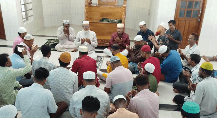 সাতক্ষীরায় আলিপুর চেকপোস্টে খালেদা জিয়ার ৮২তম জন্মদিন উপলক্ষে দোয়া মাহফিল অনুষ্ঠিত