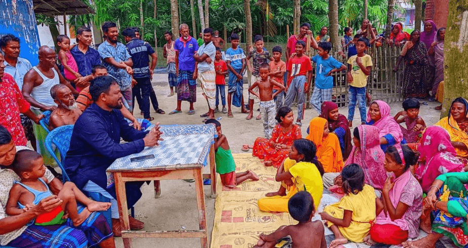 ভোটারদের উঠানে চেয়ারম্যান প্রার্থী মিজান, শুনলেন মানুষের কথা