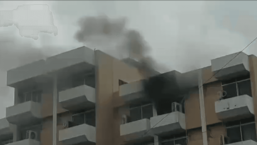 খুলনায় টাইগার গার্ডেন হোটেলে আগুন