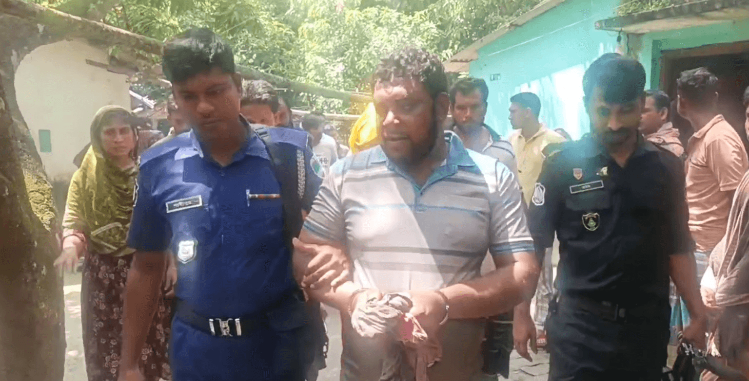 সাতক্ষীরার তালায় নকল সার-কীটনাশক তৈরির অভিযোগে সাব-ডিলার আটক, ৫০ হাজার টাকা জরিমানা
