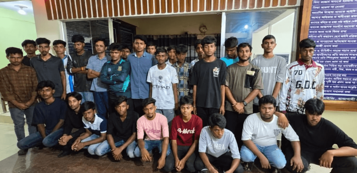 নাটোরে পুলিশের বিশেষ অভিযানে ৫০ কিশোর গ্যাং সদস্য আটক
