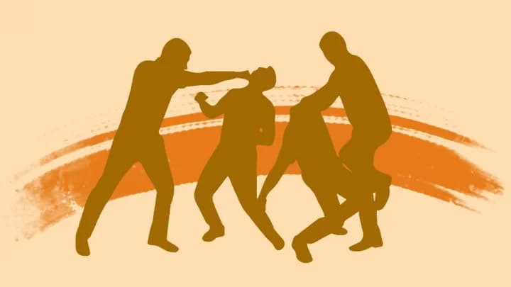 খুলনায় জ্বালানি তেল নেওয়াকে কেন্দ্র করে পেট্রলপাম্পে হাতাহাতি