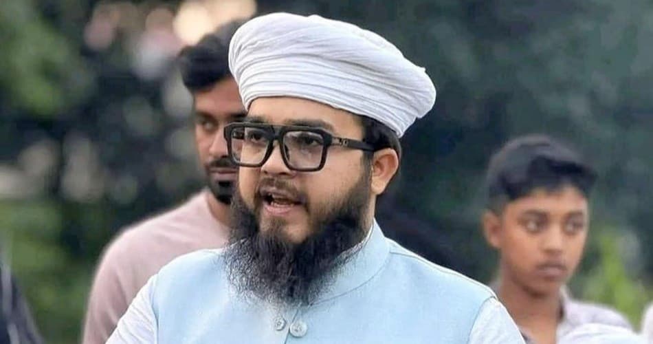 সংসদে নামাজ পড়তে গিয়ে জুতা হারালেন এমপি হানজালা