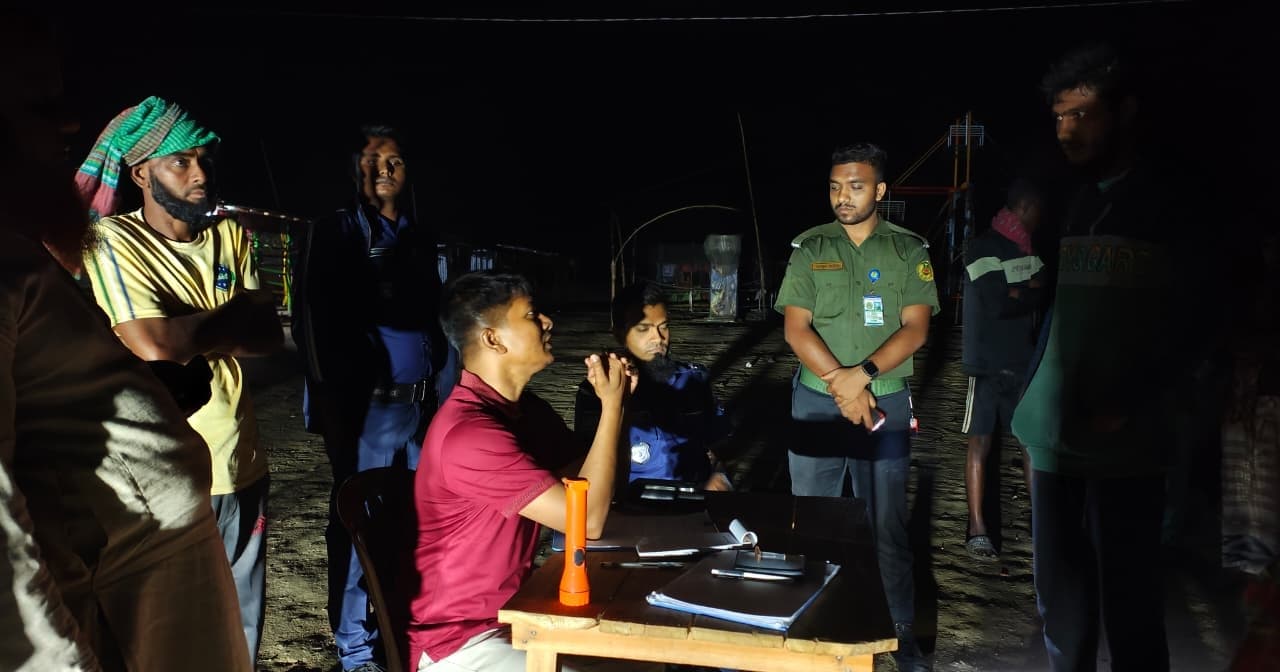 নাটোরে অবৈধভাবে পুকুর খনন ও মাটি বিক্রির অভিযোগে ২ জন আটক