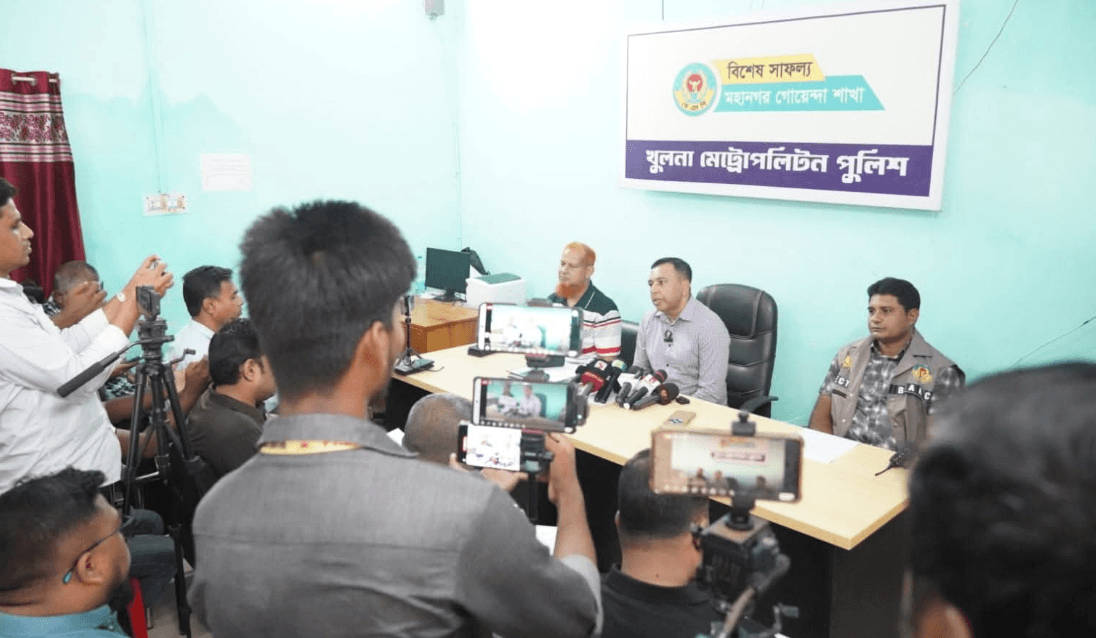 গ্রেনেড বাবুর সহযোগী কসাই লিটন ও রিফাত গ্রেপ্তার, ডিবির ব্রিফিং