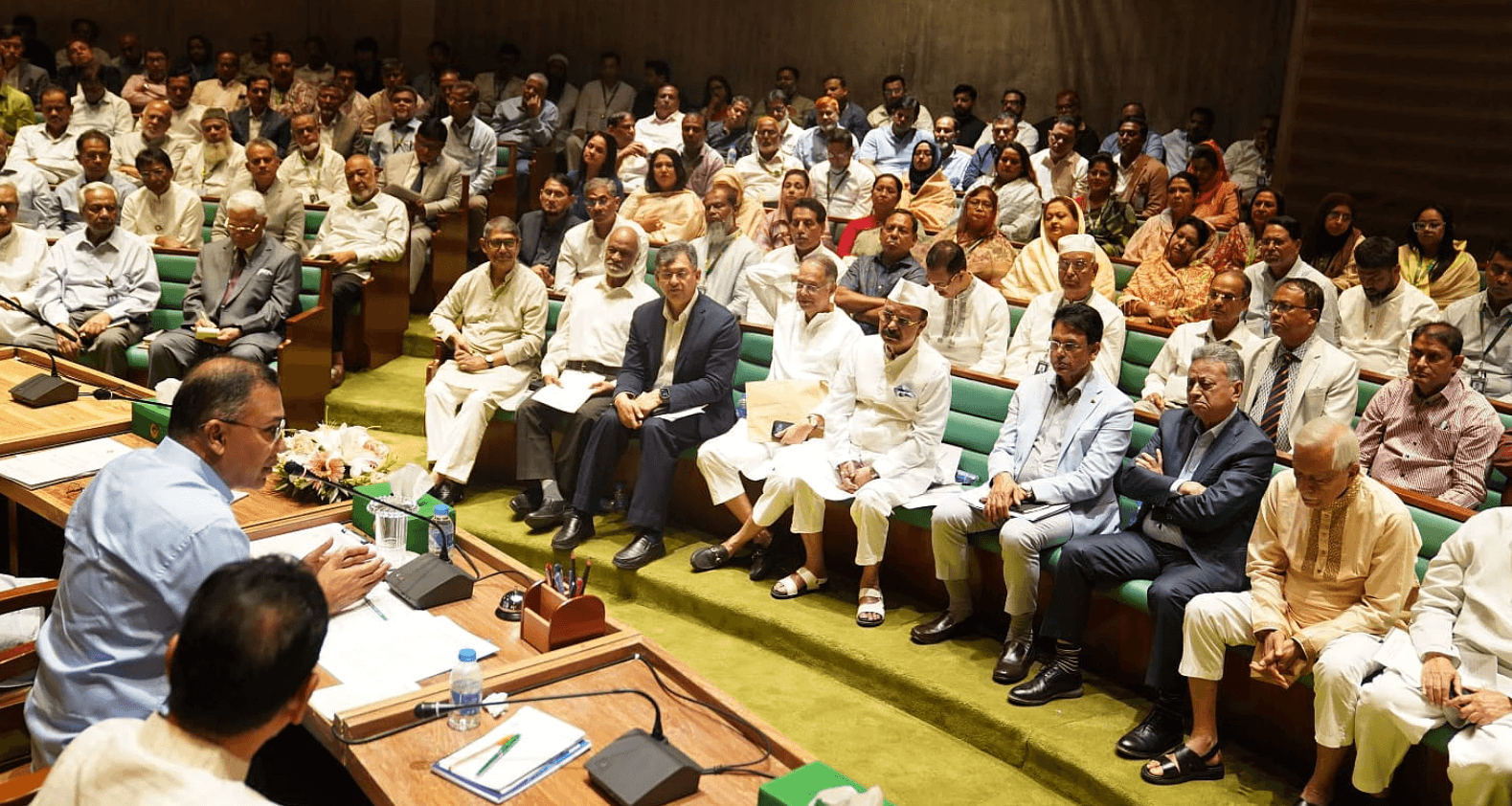 আইনশৃঙ্খলায় কঠোর অবস্থানের বার্তা, বাজেট ঘিরে ধৈর্য ধরার আহ্বান প্রধানমন্ত্রীর