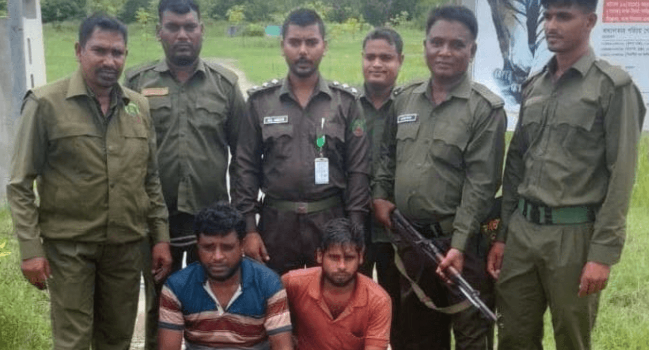 সুন্দরবনে ৪৫০ কেজি কাঁকড়া ও ১৫০ কেজি মাছ সহ ২ জেলে আটক